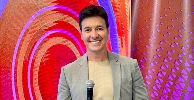 Programa de Rodrigo Faro cresce e encosta em Eliana no SBT