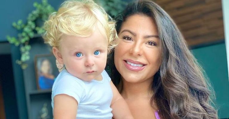 Andressa Ferreira diverte seguidores ao malhar com a ajuda do filho, Bento: ”Mamãe fitness!”