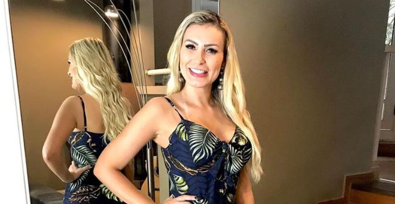Andressa Urach posa para clique sensual e dispara: ”Mulher pode tudo”