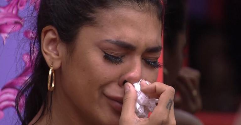 BBB21: Pocah tira satisfações com João e chora no reality!