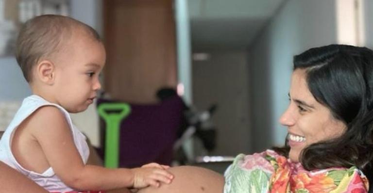 Camilla Camargo se derrete pelo filho e encanta web: ”Como não amar?”
