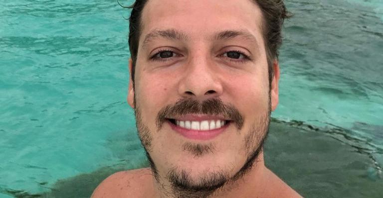 Fabio Porchat posa com pelúcia de filme infantil famoso e encanta: ”Lindinhos”