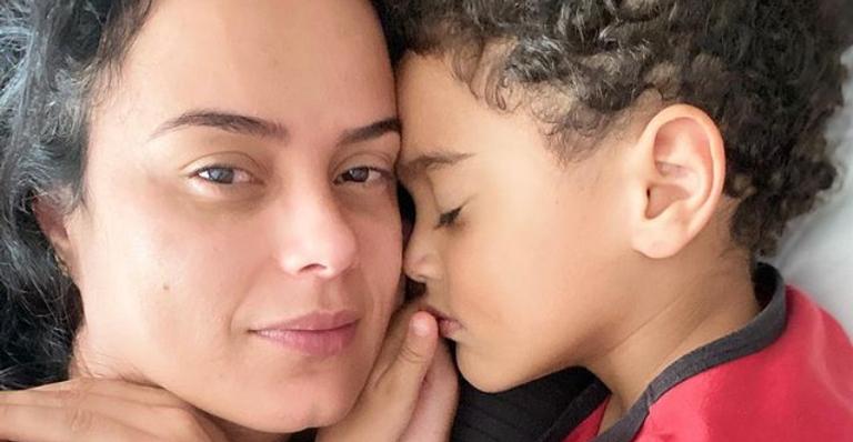 Luciele Di Camargo desabafa sobre as aulas online de seu filho: ”Seguimos, pra eles e por eles”