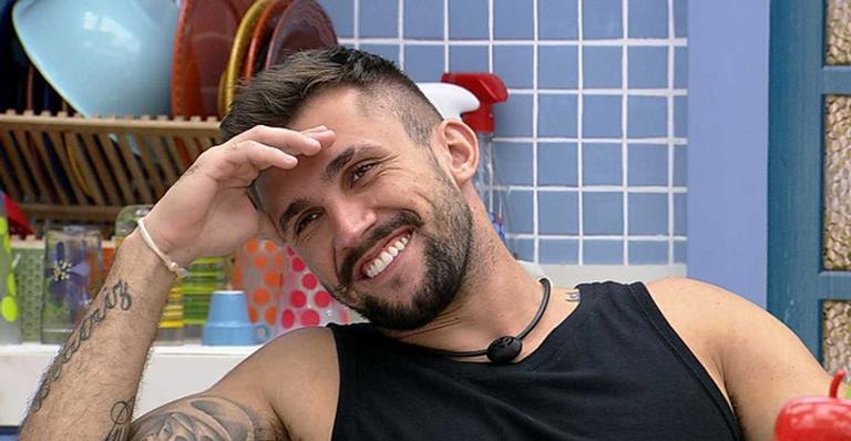 BBB21: Arthur relembra da ex em conversa com Caio e dispara: ”Estou mal”