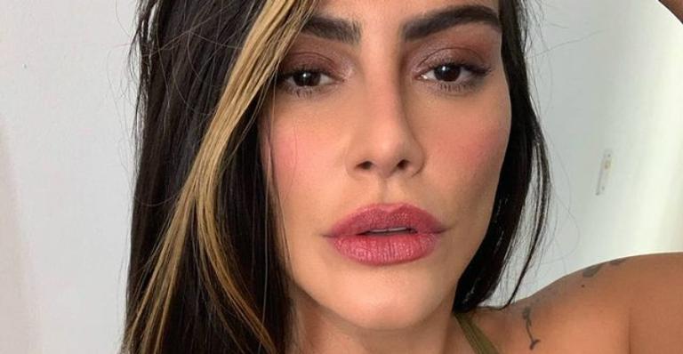 Cleo desfila para clique poderoso e fãs elogiam: ”Deusa”
