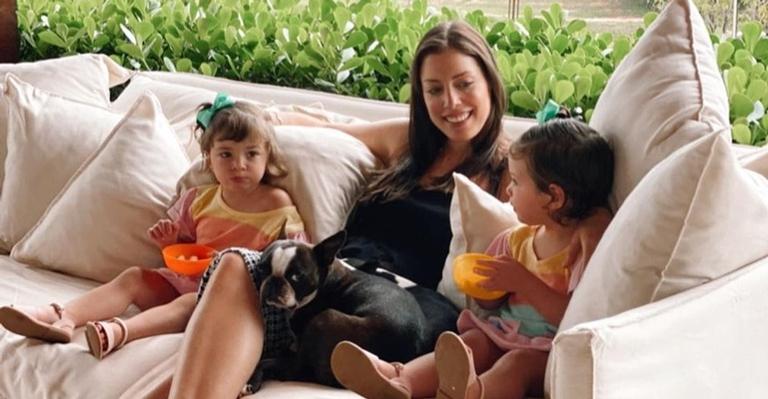Filhas de Fabiana Justus combinam maiô e encantam a web: ”Eu não aguento”