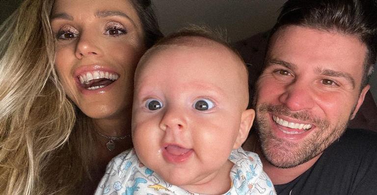 Flávia Viana e Marcelo Zangrandi comemoram 6 meses de Gabriel: ”O melhor sorriso do mundo”