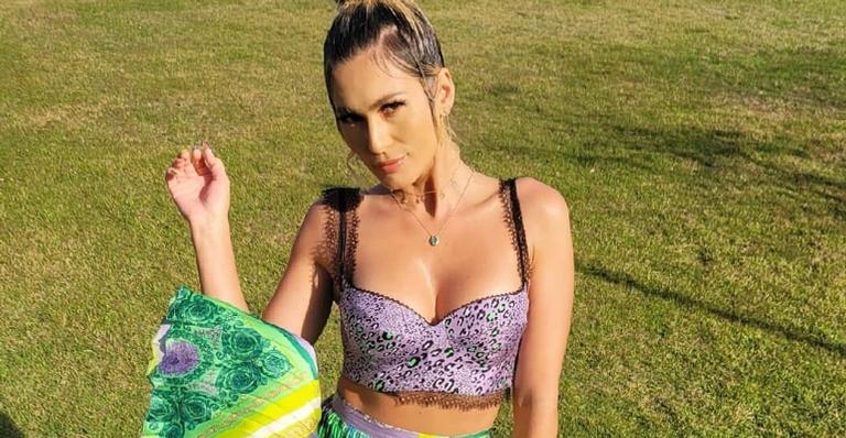 Lívia Andrade surge deslumbrante com look azul e recebe elogios: ”Maravilhosa!”
