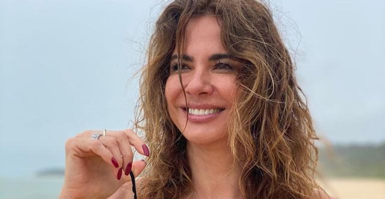 Luciana Gimenez posa nua para clique e dispara: ”Não é um convite a ser julgada”