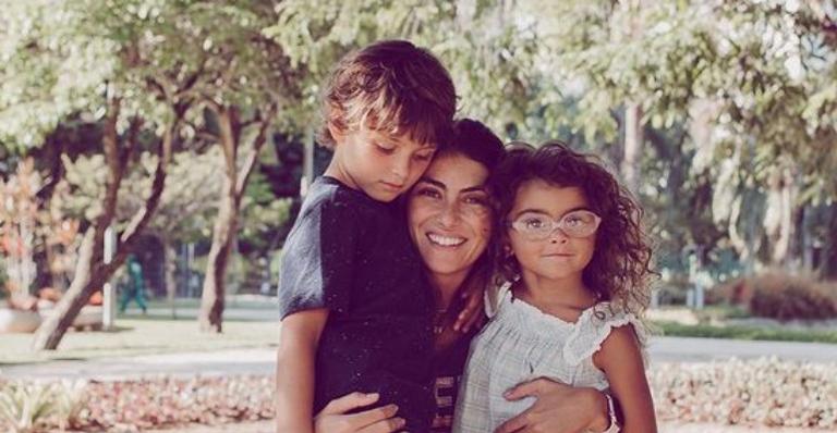 Mariana Uhlmann encanta a web ao posar com os filhos, Maria e Joaquim: ”Que fofura”