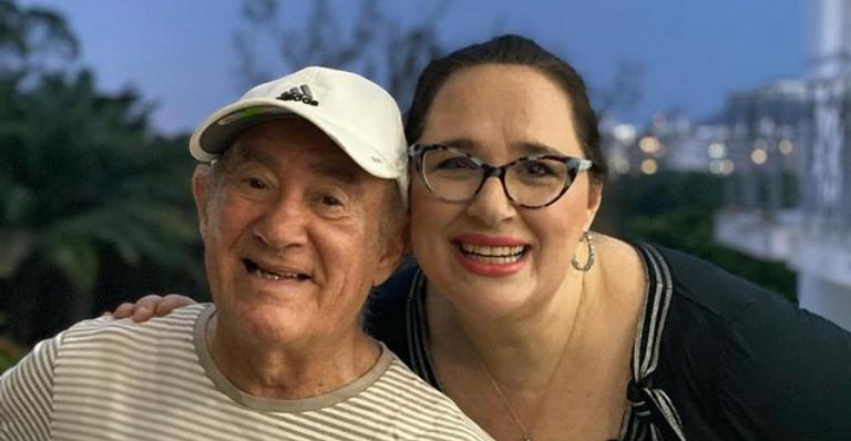 Renato Aragão se derrete pela esposa: ”Amo essa minha mulher maravilha”