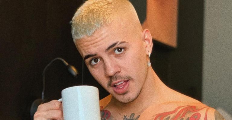 Com cabelo super colorido, Biel radicaliza no visual e ganha elogios dos fãs: ”Estiloso é ele”