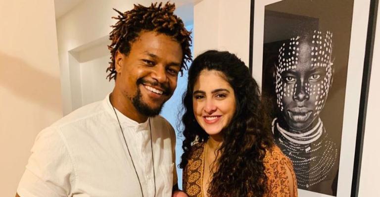 David Junior relembra momentos ao lado da esposa e se declara: ”Te universo!”