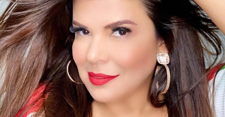Em clima de TBT, Mara Maravilha posta foto da infância e reflete: ”Não me perdi de mim”