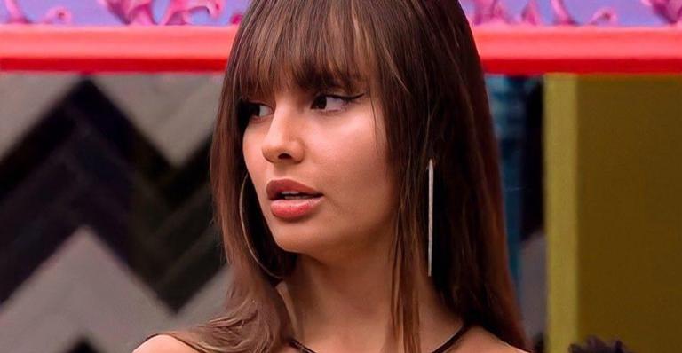 Thaís curte festa de top e corpão rouba a cena no BBB 21