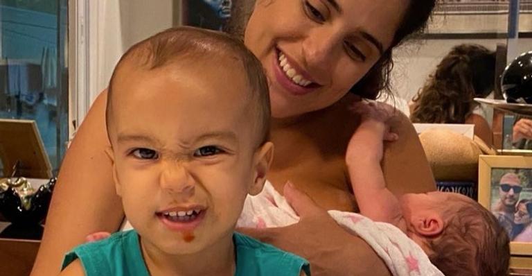 Camilla Camargo publica o primeiro clique com os dois filhos, Joaquim e Julia: ”Amor”