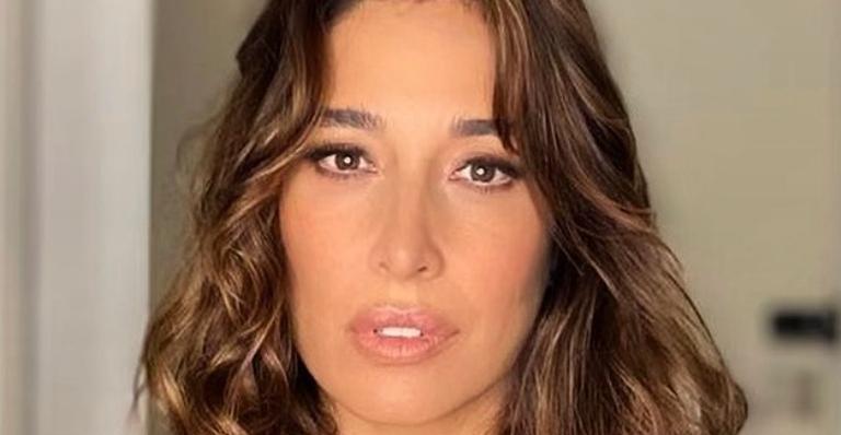 Giselle Itié surge poderosa em cliques dentro do carro: ”Saudade de me seduzir no trânsito”