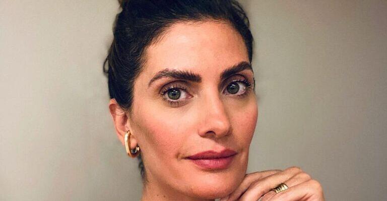 De look fitness, Isabella Fiorentino exibe boa forma na academia de sua mansão