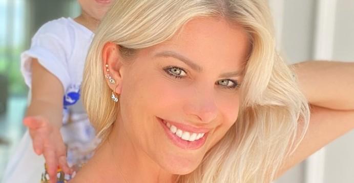 Karina Bacchi surge com teste de gravidez: ”Não estou grávida no momento, e me sinto realizada”