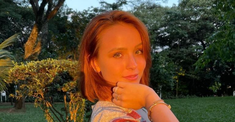 Larissa Manoela arranca elogios da web ao mostrar look do dia: ”Eu amo!”
