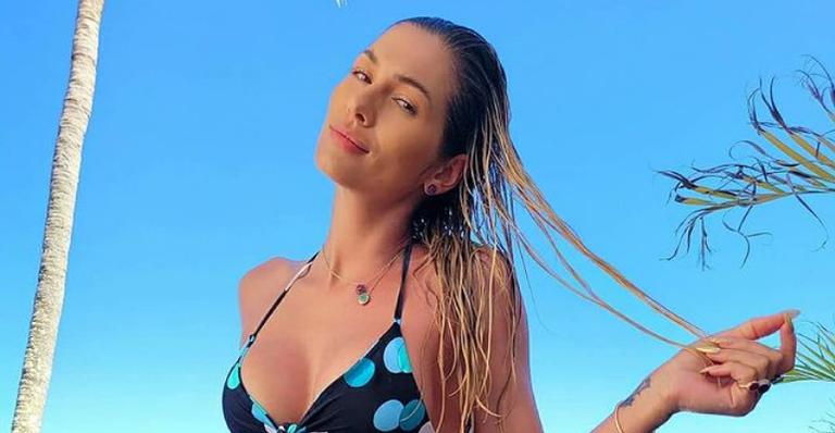 Lívia Andrade emana positividade ao posar para belíssimo clique: ”De braços abertos!”