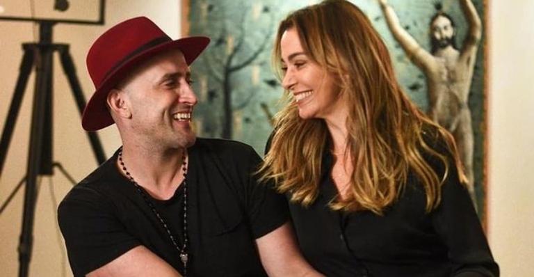 Mônica Martelli posta foto com Paulo Gustavo e tranquiliza os fãs: ”Só melhora”