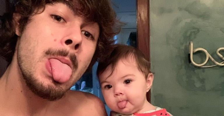 Rafa Vitti encanta web ao mostrar vídeo de Clara Maria comendo: ”Maçã”