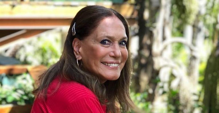 Susana Vieira resgata lindo registro da década de 70: ”Tempos da brilhantina”
