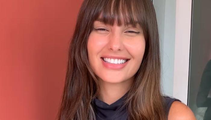 Thaís, do BBB21, surge só de biquíni em ensaio fotográfico na praia e ganha chuva de elogios