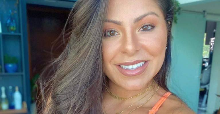 De biquíni, Andressa Ferreira ostenta corpão ao sair da piscina e leva fãs à loucura: ”Deusa!”