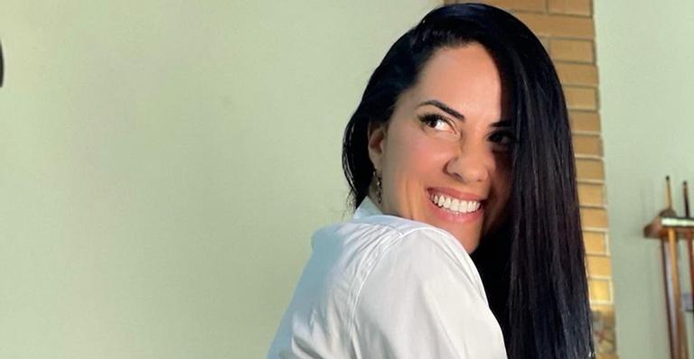 Graciele Lacerda empina bumbum, exibe estrias e desabafa: ”Jamais podemos nos envergonhar!”