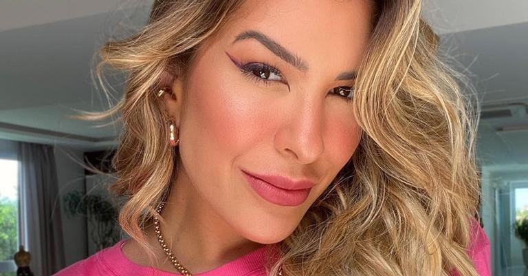 Grávida, Lorena Improta posa de biquíni e exibe barriguinha: ”13 semanas”