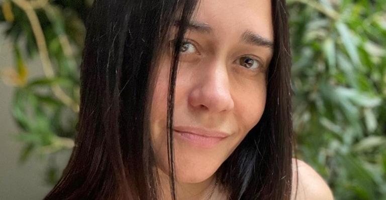 De biquíni, Alessandra Negrini curte banho de rio e web vai à loucura: ”Uau, bem sereia”