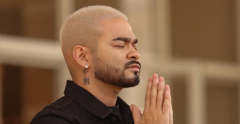 Com os pais internados, Yudi Tamashiro ora em frente ao hospital e desabafa