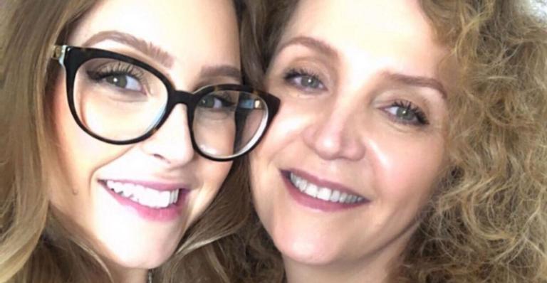 Equipe de Carla Diaz celebra aniversário da mãe da atriz: ”Dia da pessoa mais especial”