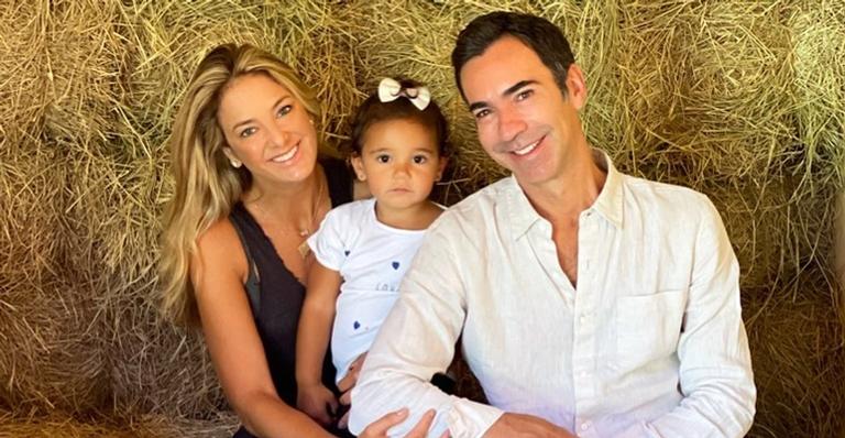 Ticiane Pinheiro posa com Cesar Tralli e Manuella: ”Amo, simples assim”
