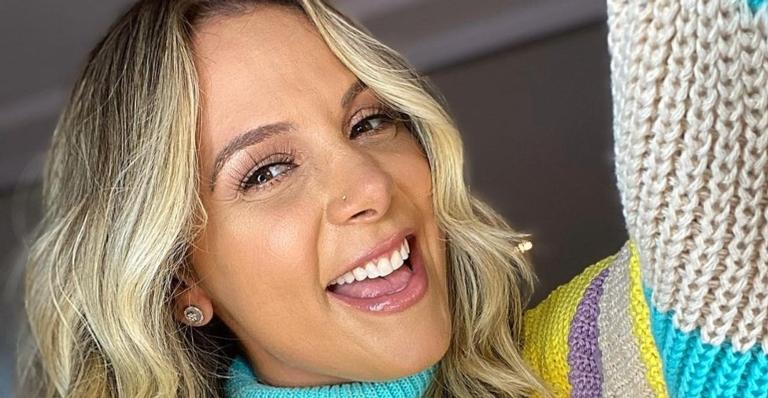 Carla Perez surge belíssima em selfies de biquíni e web baba em corpão: ”Não tem igual!”