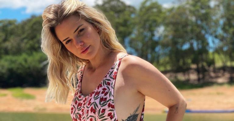 Marcela McGowan esbanja beleza ao publicar cliques naturais: ”Vibe que eu mais amo”