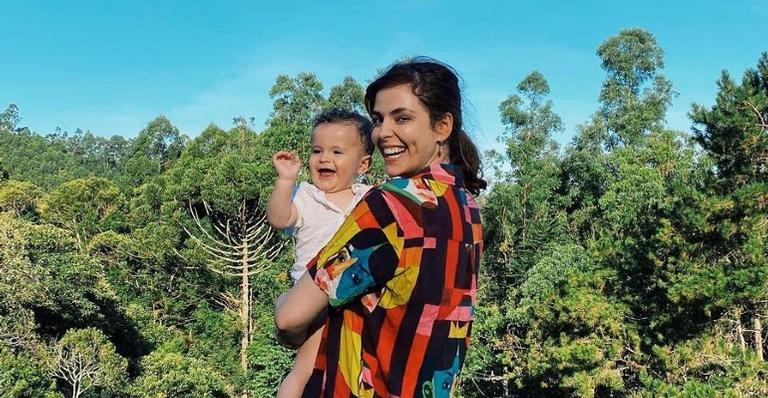 Titi Müller posta foto do filho na natureza e dispara: ”Neném campestre”