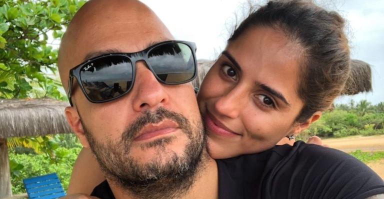 Camilla Camargo exibe foto íntima do parto da filha, Julia, e agradece marido: ”Minha fortaleza!”