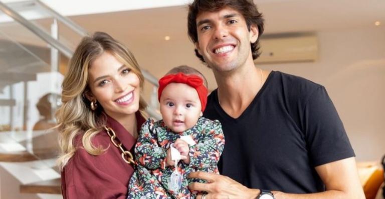 Carol Dias flagra Kaká com a filha, Esther, e se derrete: ”Tanto amor que sinto por esses dois”
