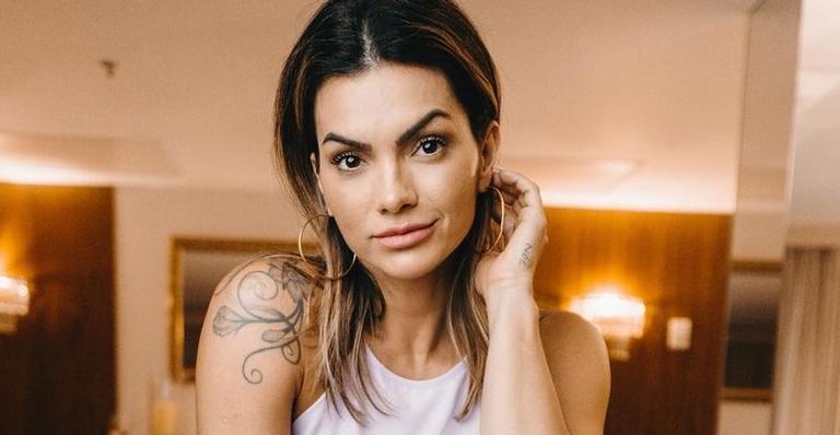 Com look justinho, Kelly Key pega pesado em treino e rouba a cena com bumbum gigante