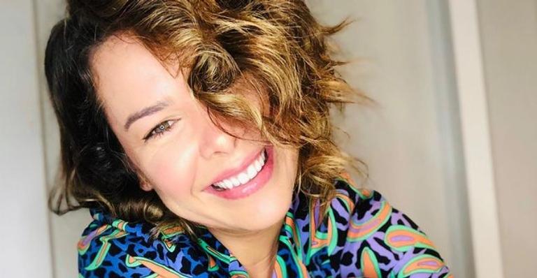 Fernanda Souza posa de biquíni preto e brinca: ”Segundo Ludmilla, é foto com vista cansada”