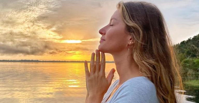 Gisele Bündchen pede corrente de orações para situação do mundo: ”Oremos por todos”