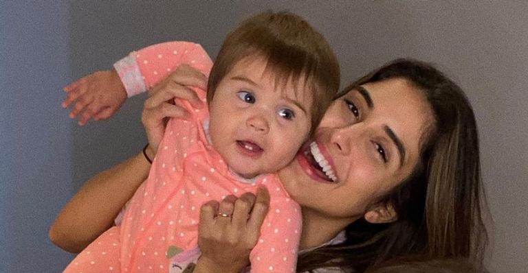 Letícia Almeida se derrete ao posar com sua filha caçula, Maria Teresa: ”Não tem como não esmagar”