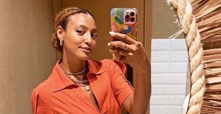 Sheron Menezzes posa para belíssimo registro durante banho de cachoeira