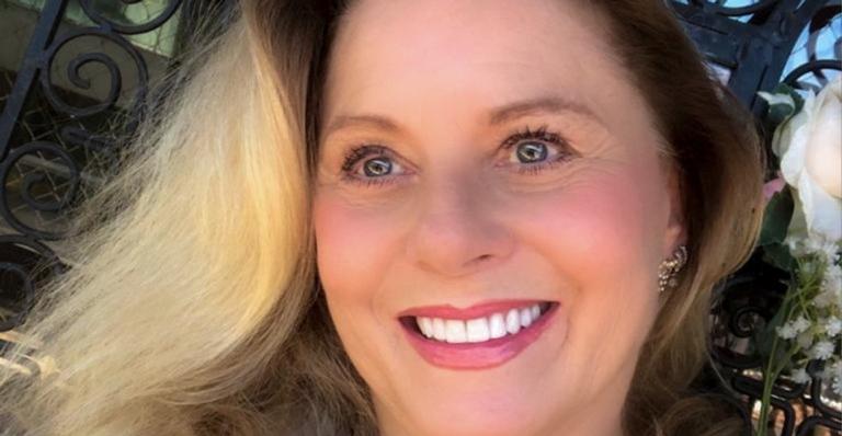 Aos 69 anos, Vera Fischer deixa barriga de fora em look curto e exibe corpão: ”Parece uma menina”