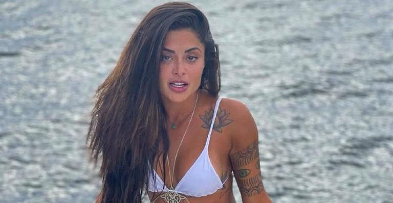 Aline Riscado publica fotos belíssimas em cachoeira e dispara: ”Sou grata ao meu Eu Superior”