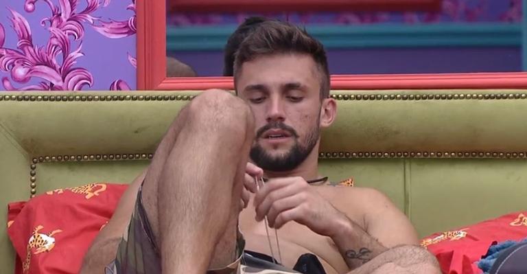 BBB21: Arthur fala do relacionamento com Carla Diaz e lamenta eliminação