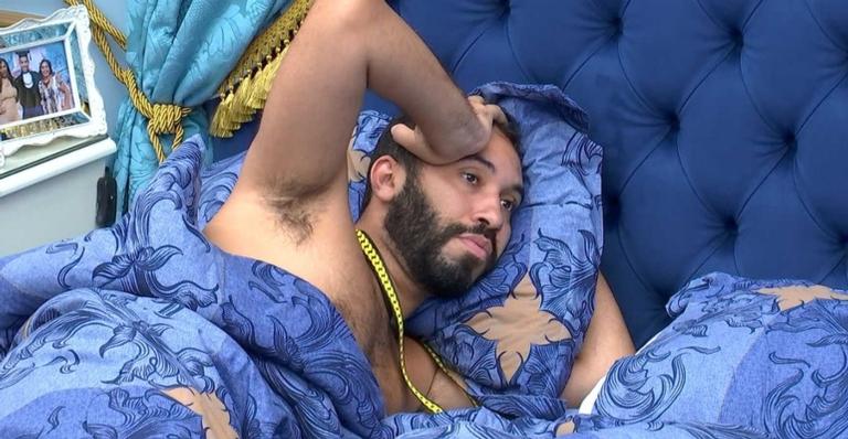 BBB21: Em conversa com Sarah, Gilberto dispara sobre Viih Tube: ”Meu Deus que cobra!”